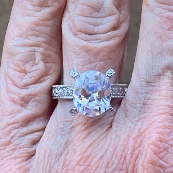 Oval CZ and sterling solitaire ring - Picture 7 of 9